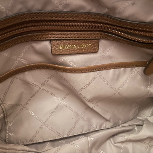 NWOT Micheal Kors hobo purse, Excellent condition - Picture 5 of 5